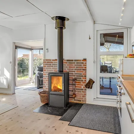 Vakantiehuis Loella - 35m From The Sea By Interhome