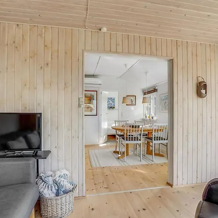 Loella - 35m From The Sea By Interhome *